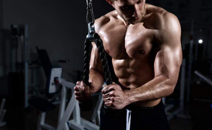 ケーブルプレスダウンで上腕三頭筋を強化！やり方と重量・回数の決め方